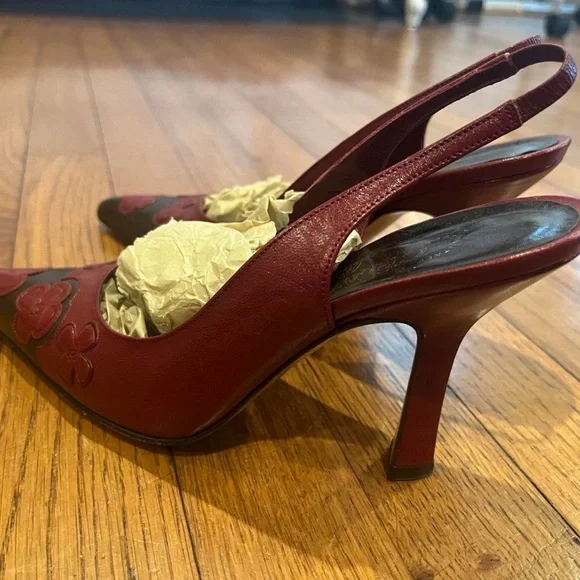 CHANEL Burgundy and Black floral Slingback Heels - Picture 2 of 6